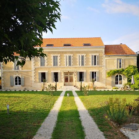 Saint-Savinien La Burie Bed & Breakfast エクステリア 写真